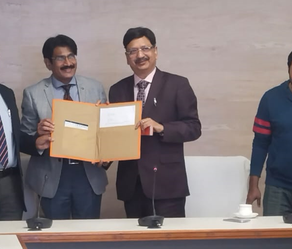 Introductory Meeting with Department of Environment, Forest & Climate Change, Uttar Pradesh under AMRIT project : An introductory meeting between AMRIT team led by Prof. S.N. Tripathi (IITK) and Department of Environment, Forest & Climate Change, GoUP led by Addl. Chief Secretary, was held on December 12, 2022 at the Directorate of Environment, Lucknow. The event concluded with the handing over of approval letter to IITK for deployment of the SAAQM network in U.P.