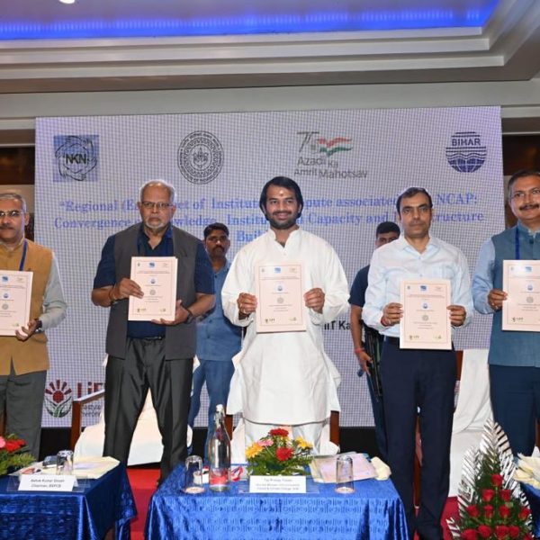 Shri S. Chandrasekar, Member Secretary, BSPCB,  Prof. Ashok K. Ghosh, Chairman, BSPCB, Hon’ble Minister Shri Tej Pratap Yadav, DoEF&CC, Govt. Of Bihar, Shri Arvind Kumar Chaudhary, Principal Secretary, DoEF&CC, Govt. Of Bihar and Prof. S.N. Tripathi, Coordinator National Knowledge Network release the meeting brochure on 24th March 2023